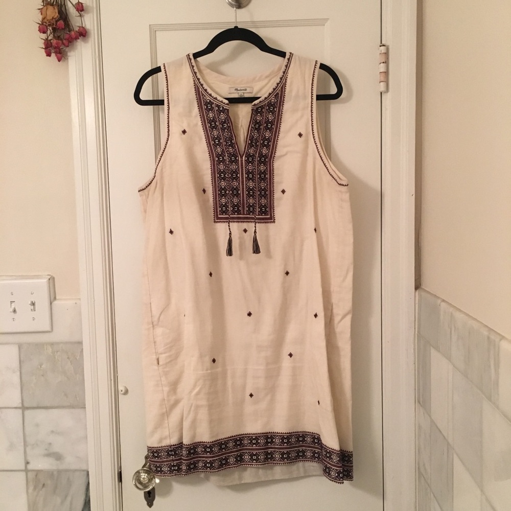 Made well embroidered shift dress
